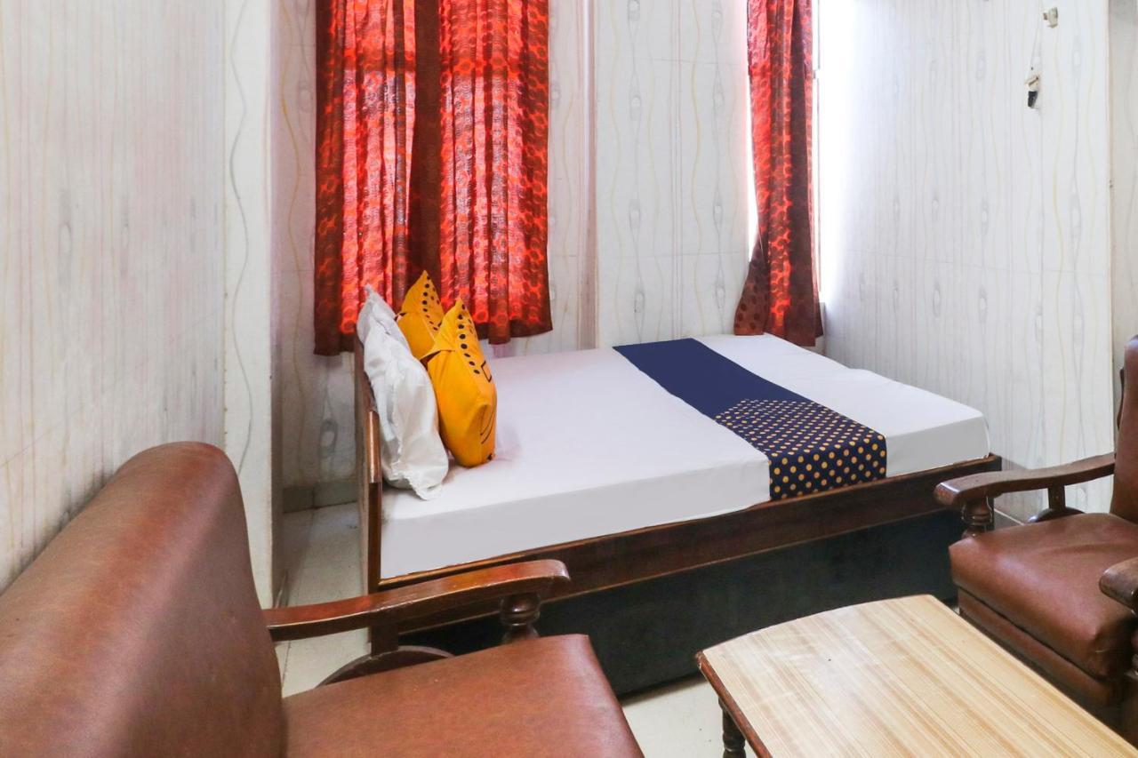 Jaunpur Spot On 67728 Ashish Guest House المظهر الخارجي الصورة