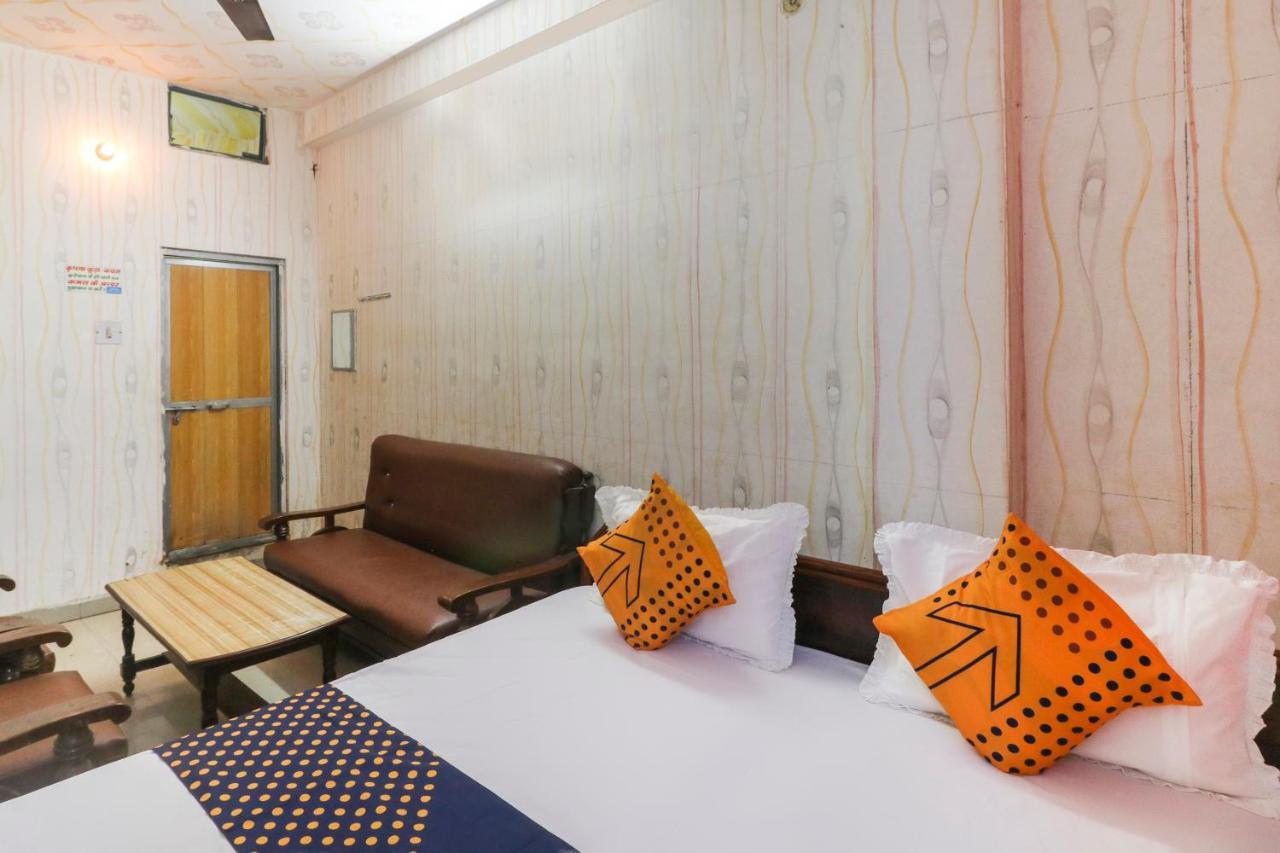 Jaunpur Spot On 67728 Ashish Guest House المظهر الخارجي الصورة